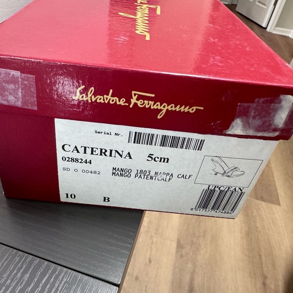 Farragomo size 10B orange mules. Only worn a few times. 3 in heel - Picture 8 of 17